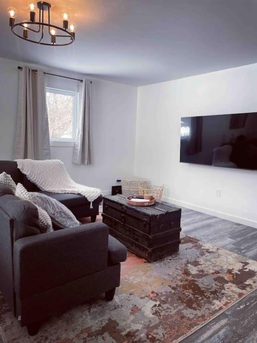Private Cottage With Huge Private Dog Park! Barrys Bay Esterno foto